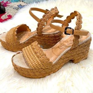 Vicenza Scalloped platform sandals